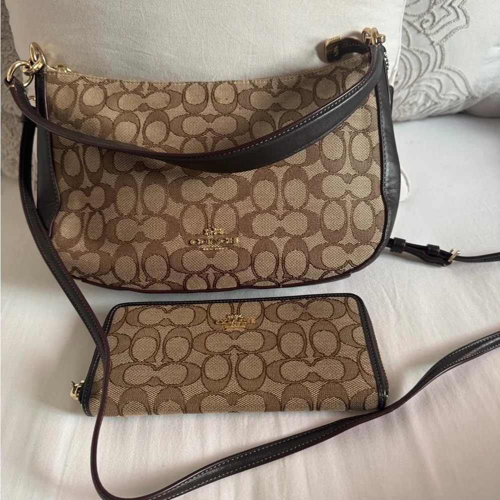 Coach Tan and Brown Signature Shoulder Bag with Wallet NWOT - Picture 1 of 15